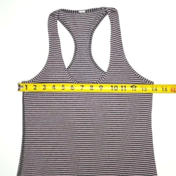 Lululemon racerback tank top - great condition! Size 4 - Picture 3 of 6